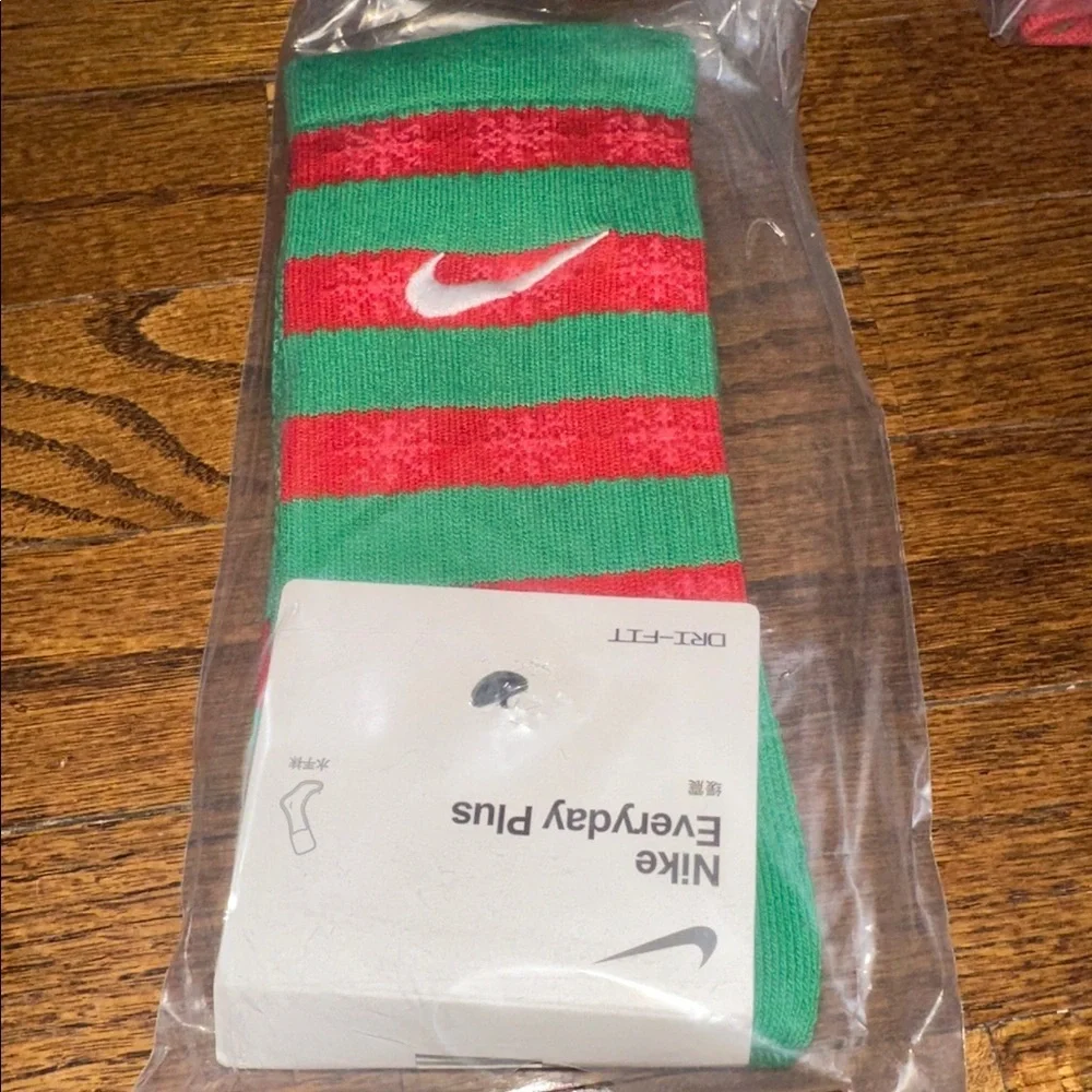 Nike Everyday Plus Dri-Fit Socks Mens Large Christmas Red Green  - NEW WITH TAGS